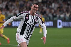 乐鱼娱乐体育-米体：米兰在关注弗拉霍维奇的情况，但在八月底前并不急于出手