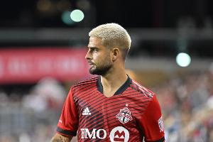 体育社区-全市场：转会禁令彻底打乱拉齐奥计划，现在想等到10月免签因西涅