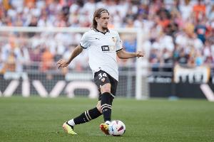 记者:埃因霍温将签下瓦伦西亚20岁中卫亚雷克,转会费约1000万欧