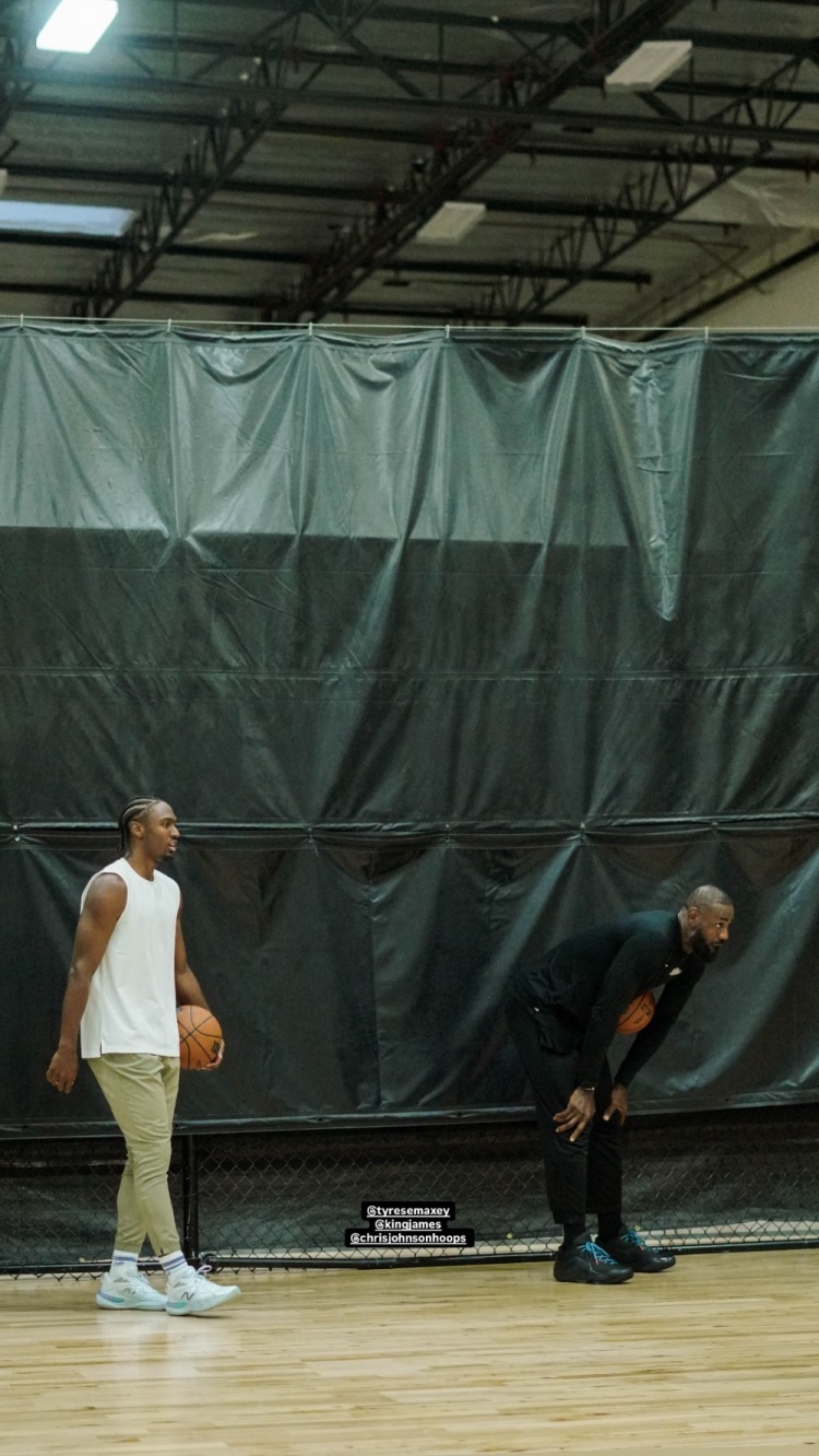 乐鱼娱乐体育-马克西谈和詹姆斯训练:他在第23个赛季仍然全情投入 这令人惊叹